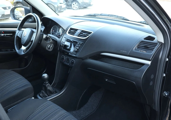 Suzuki Swift cena 35500 przebieg: 67000, rok produkcji 2015 z Piastów małe 137